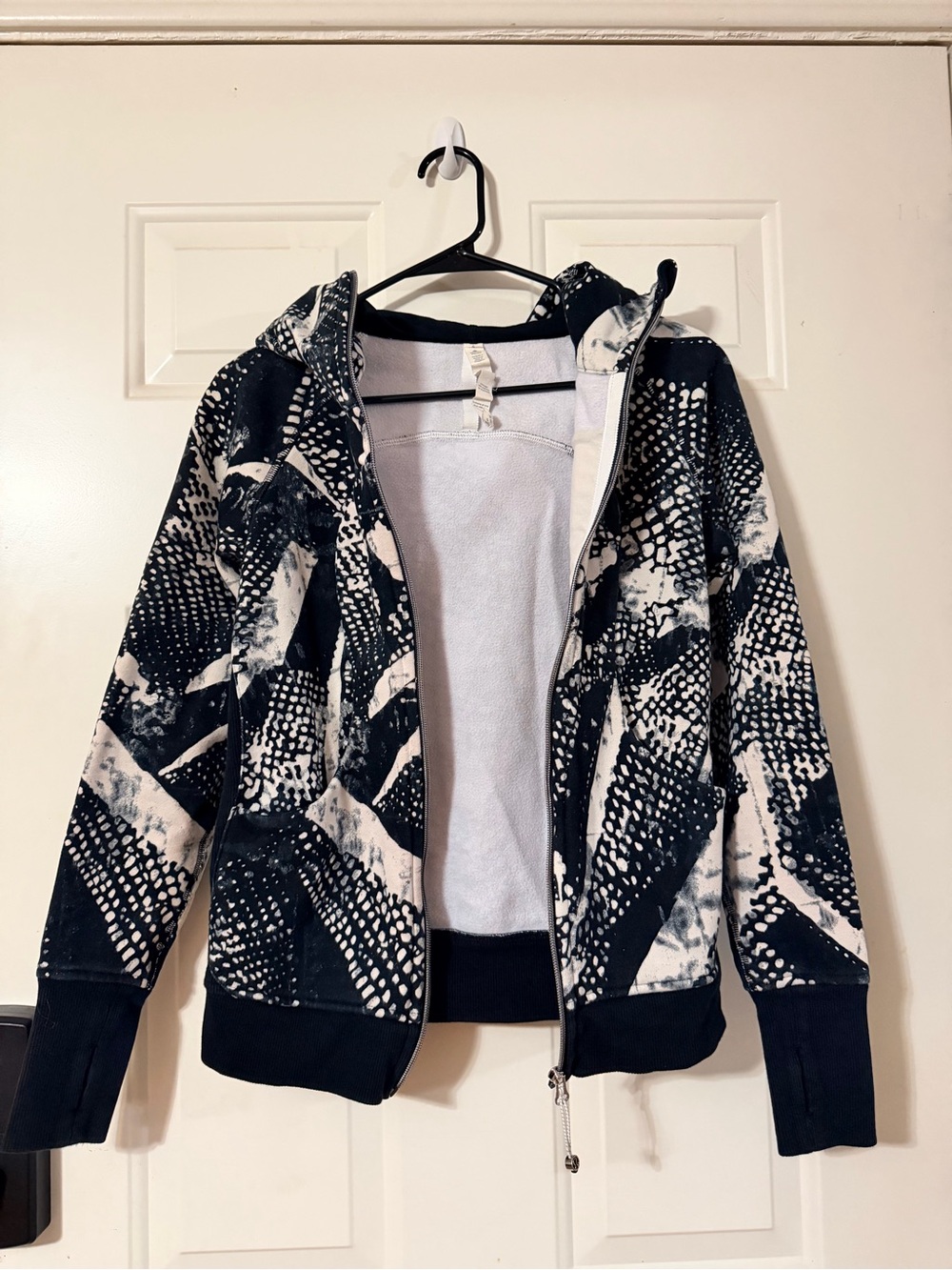 Lululemon Black & White Patterned Scuba Zip-Up Hoodie With Thumbholes